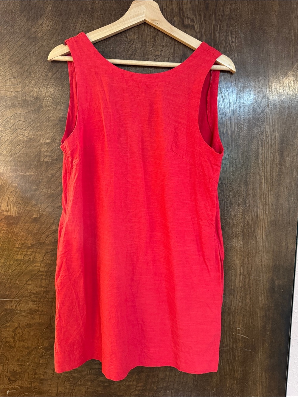 Classic Sleeveless Red Shift Dress